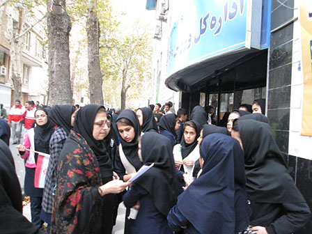 دیروز تمام دبیرستان شیفت صبح در استقبال از رئیس جمهور تعطیل کردند / خوشحالی دانش آموزان از لغو امتحانات